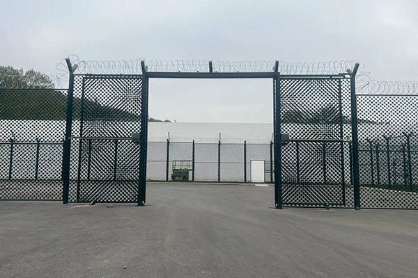 钢网墙大门